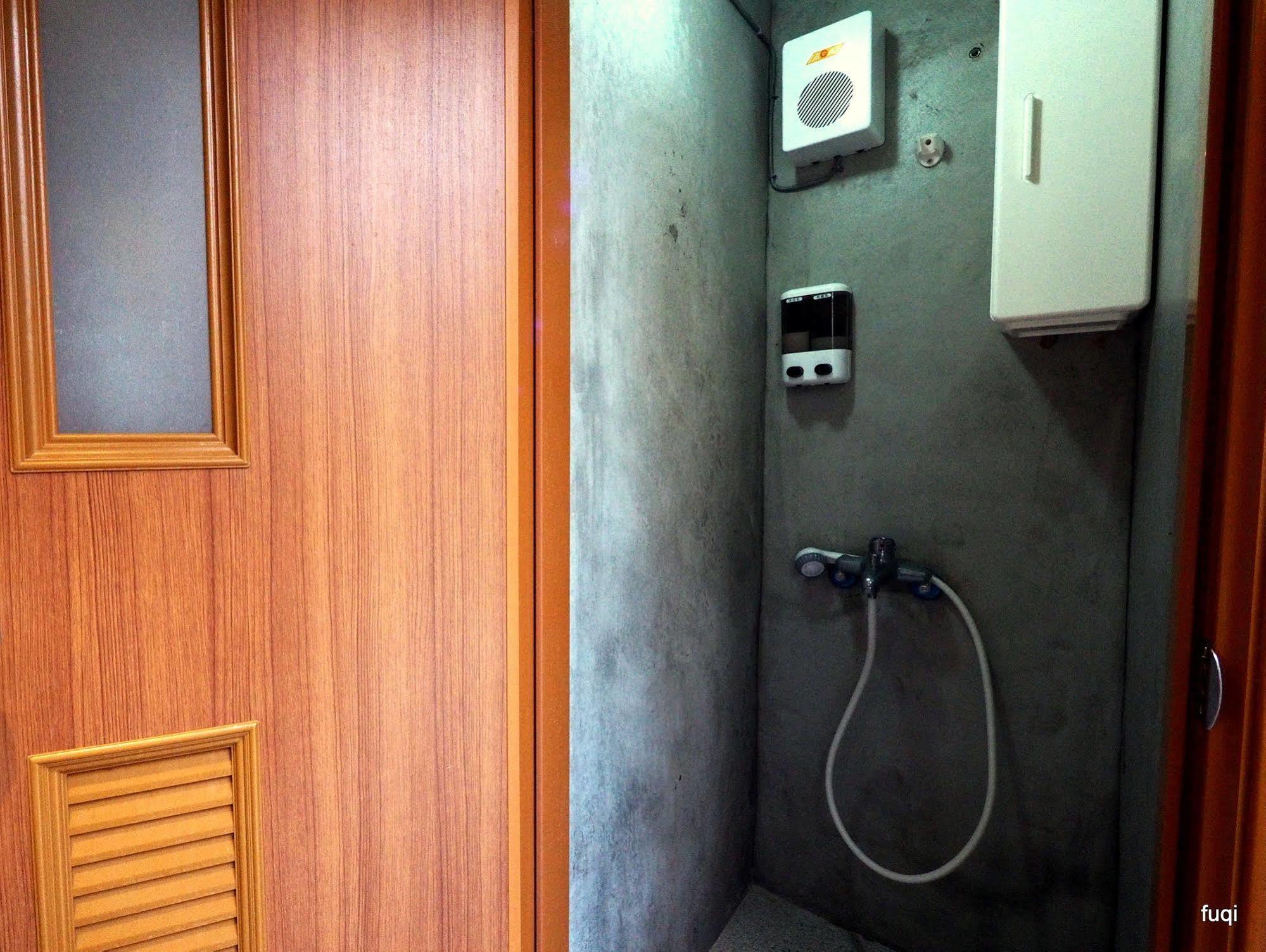 Fuqi Hostel - Heping Tainan Exterior photo