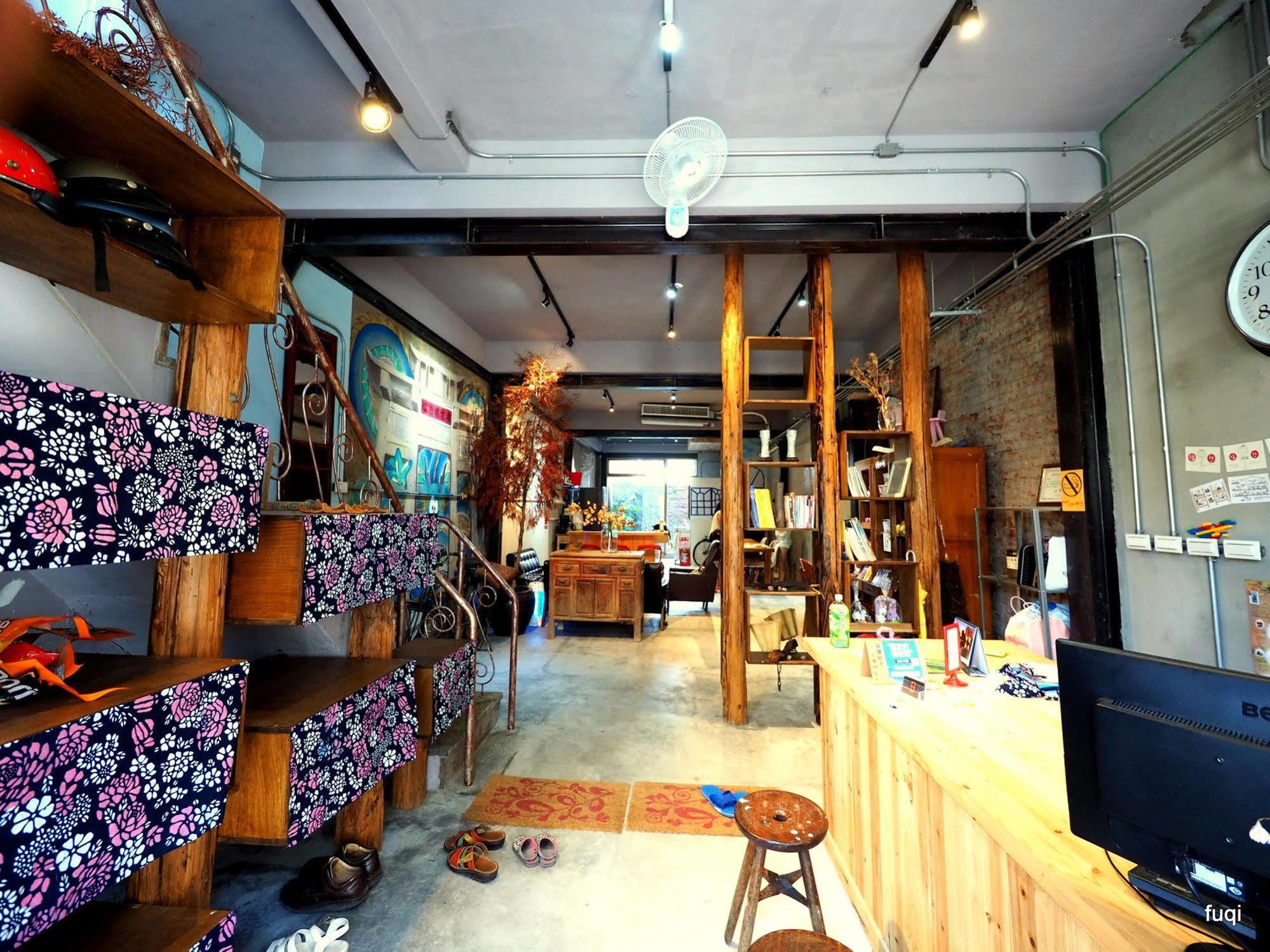 Fuqi Hostel - Heping Tainan Exterior photo