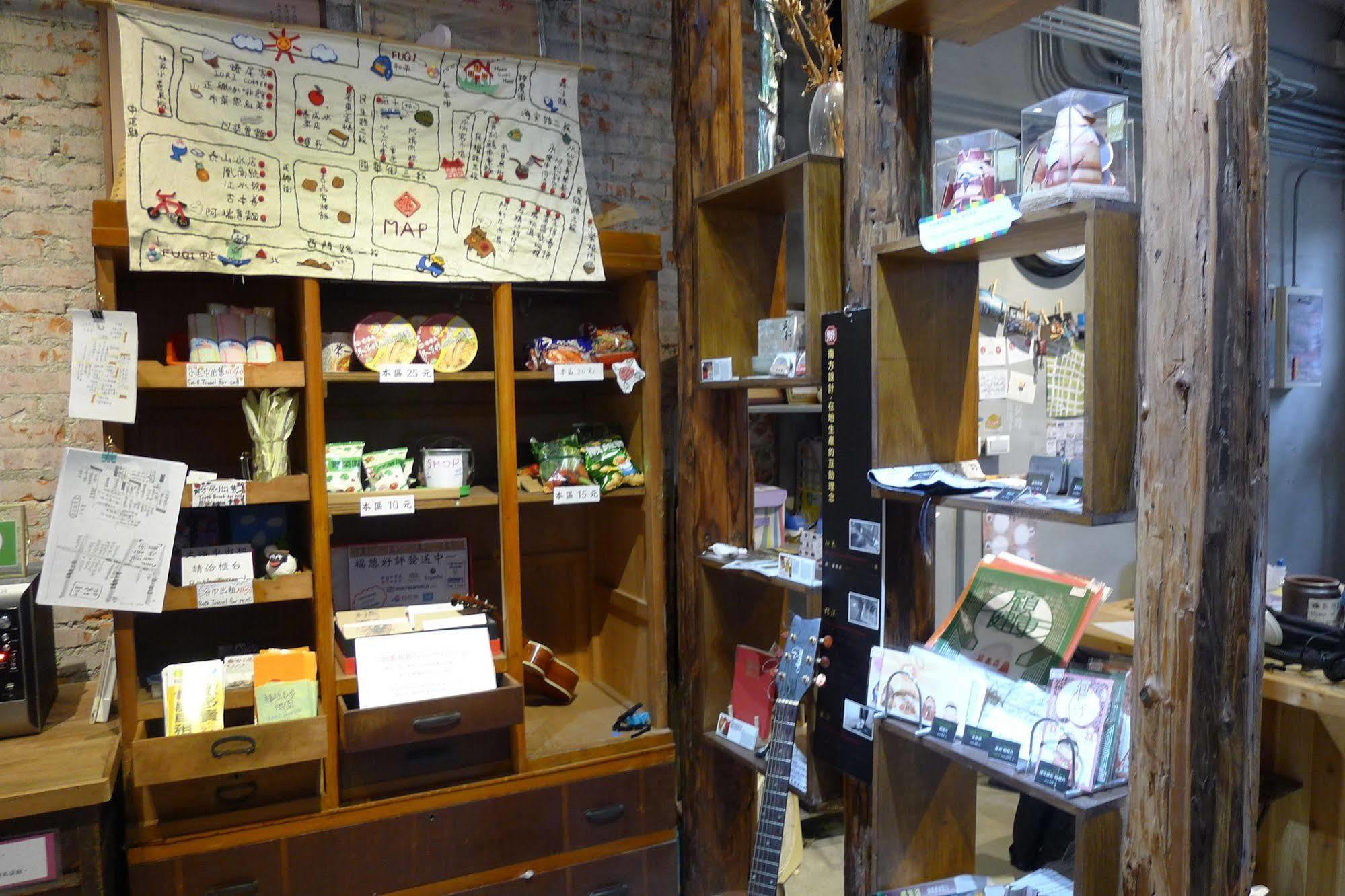 Fuqi Hostel - Heping Tainan Exterior photo